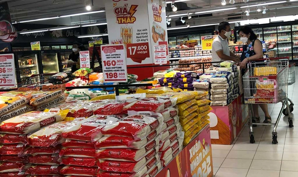 Các siêu thị đã giảm thuế GTGT từ 10% xuống 8% cho nhiều loại hàng hóa theo quy định