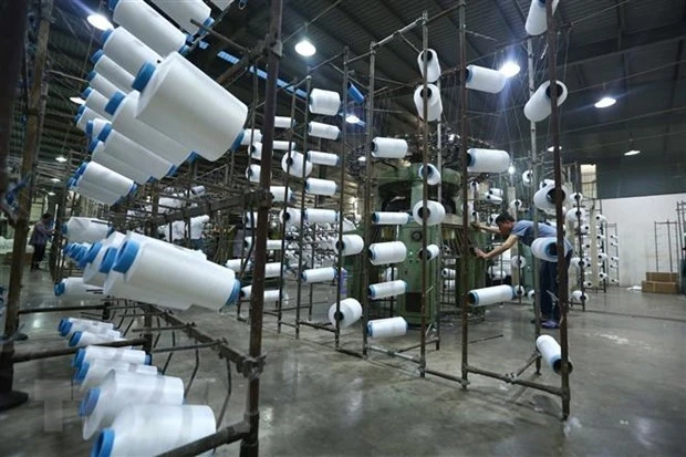 Hoạt động sản xuất tại nhà máy sợi Huế thuộc Công ty Cổ phần Dệt may Huế (Thừa Thiên-Huế). (Ảnh: TTXVN)