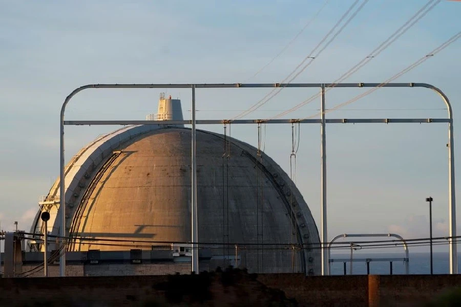 Một trong 2 lò phản ứng hiện đã đóng cửa của nhà máy điện hạt nhân San Onofre ở California, Mỹ. (Nguồn: Reuters)