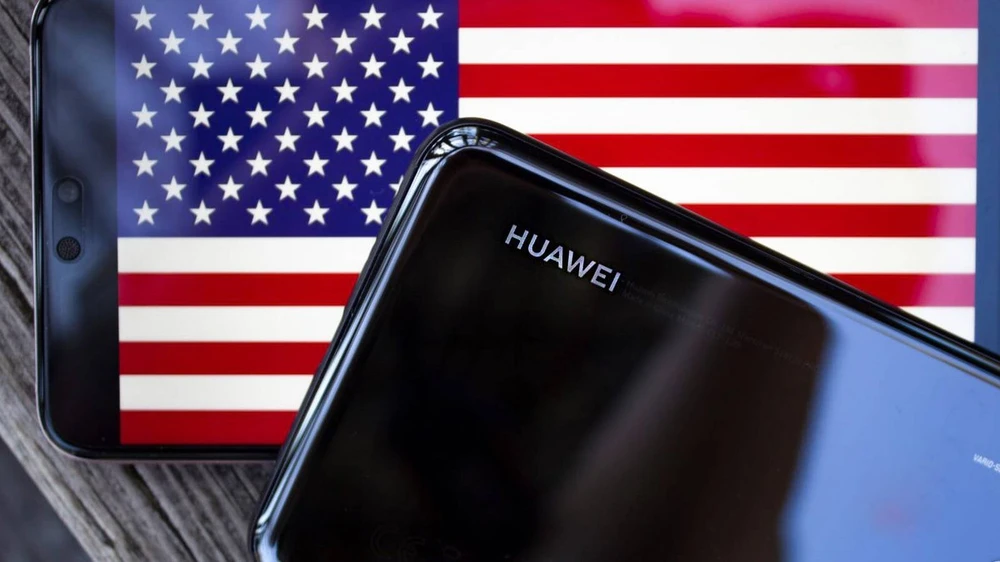 Huawei 'giãy giụa' trước đòn tấn công của Mỹ