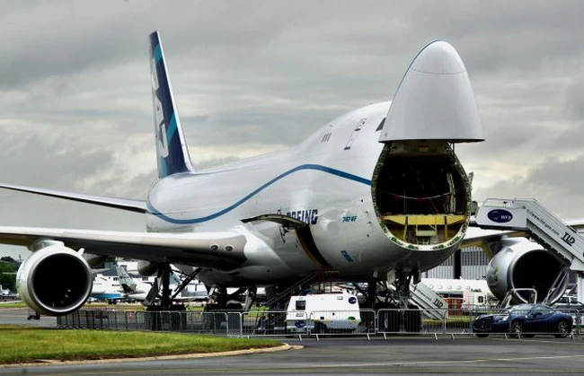 Thợ đào tiền ảo thuê Boeing 747 chở card đồ họa, linh kiện