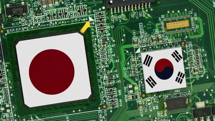 Semiconductors form a close link between the high-tech economies of Japan and South Korea. (Nikkei montage)