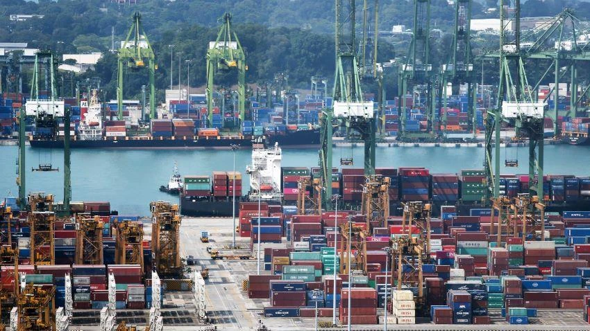 A port in Singapore. The European Union’s trade pacts with Singapore and Vietnam could hurt other ASEAN members if the EU increases its investment in those two countries at the expense of the others. (Photo by Kosaku Mimura)