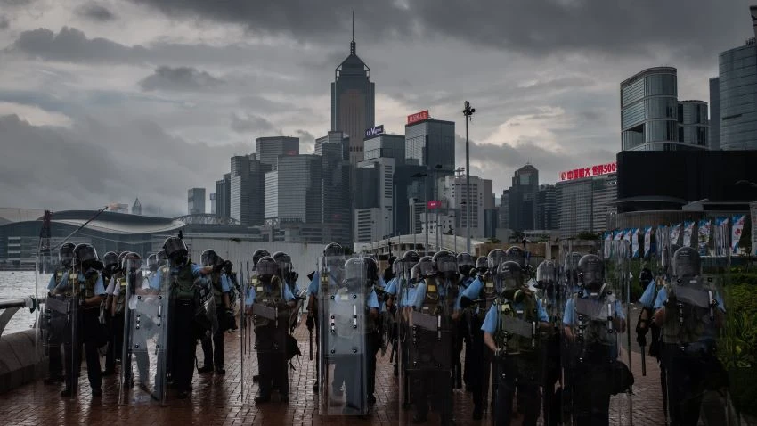 Riot police blocks part of the promenade on Victoria Harbor Central on June 12: breaking up property monopolies is a good first step to narrow the rich-poor divide. © LightRocket/Getty Images