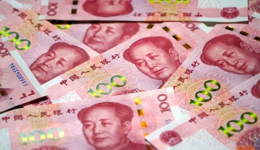 Chinese banks face restrictions on converting the yuan to other currencies. (Photo by Akira Kodaka)