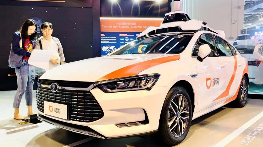 Didi Chuxing showcases its self-driving taxi at the World Artificial Intelligence Conference Friday in Shanghai. (Photo by Shunsuke Tabeta)