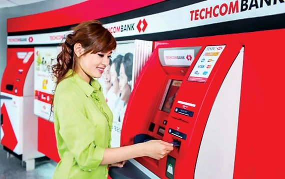 The solution to attract more demand deposit at Techcombank is by promoting debit cards and by cutting down several fees related to such accounts.