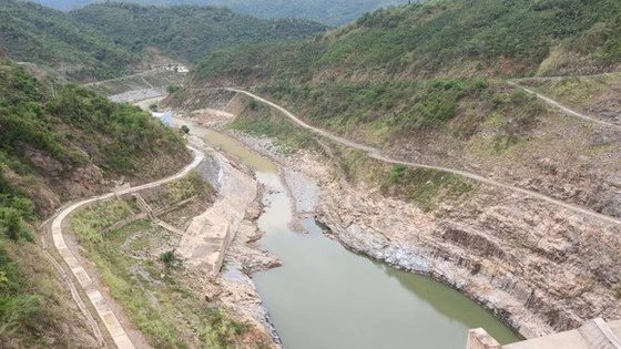 Water levels of hydroelectric reservoirs at 30-year low