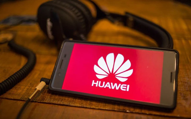 Huawei is reportedly giving staff $286m in bonuses for sticking through US ban