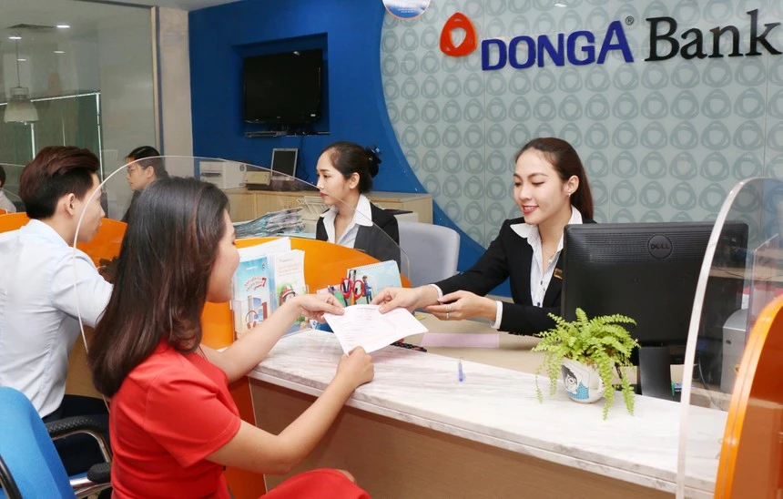 Customers are being served at DongABank.