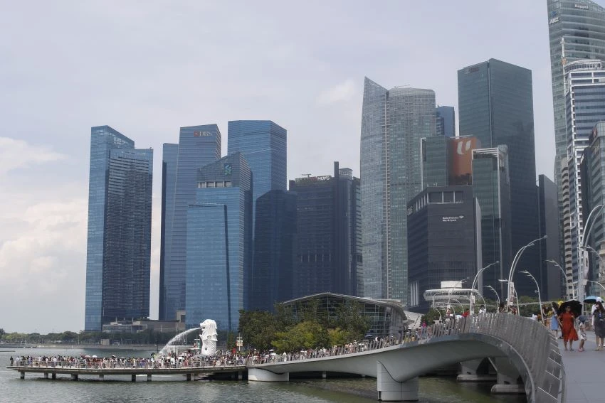 With a total asset size of almost $2 trillion, Singapore currently has 150 deposit-taking institutions, including full banks, wholesale banks, merchant banks and finance companies. © Getty Images