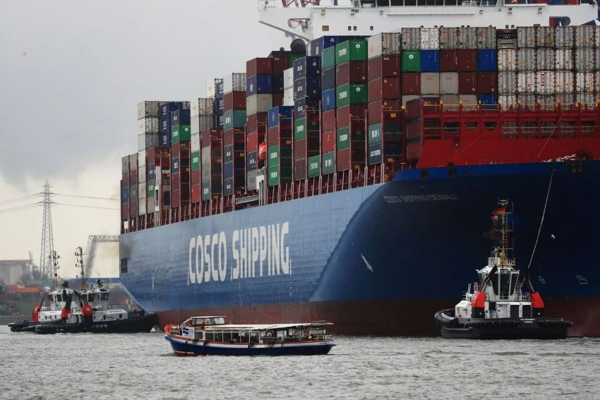 A Chinese container ship in the port of Hamburg, Germany, March 3. PHOTO: KRISZTIAN BOCSI/BLOOMBERG NEWS