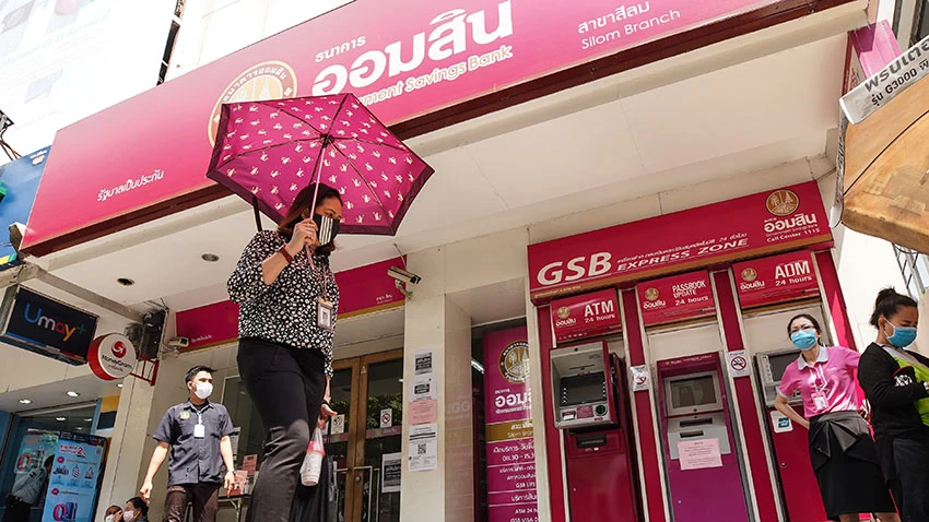 Ngân hàng tiết kiệm chính phủ Thái Lan đã không cung cấp dịch vụ mở tài khoản ngân hàng mới tại các chi nhánh vào 30 và 31-3-2020. (Ảnh của Akira Kodaka)