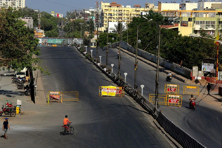 The road leading to a major technology center in Bangalore, India, was nearly empty on Monday. PHOTO: JAGADEESH NV/EPA/SHUTTERSTOCK