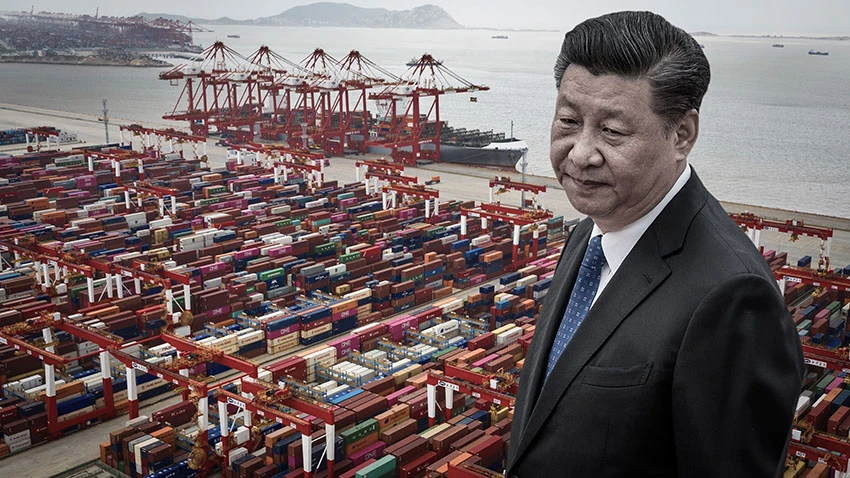 Chinese President Xi Jinping and containers stacked at Yangshan Deepwater Port in Shanghai: China's growth model will be at risk if manufacturers relocate to other countries to be less China-dependent. (Nikkei Montage/Source photo by Reuters/Getty Images)