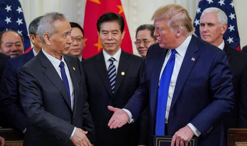 Tổng thống Hoa Kỳ Donald Trump và Phó Thủ tướng Trung Quốc Lưu Hạc đồng ý về thỏa thuận thương mại "giai đoạn một" tại Nhà Trắng vào ngày 15 tháng 1. Cuộc chiến thương mại đã gây thiệt hại cho chương trình bảo hiểm xã hội của Trung Quốc khi đóng góp của c