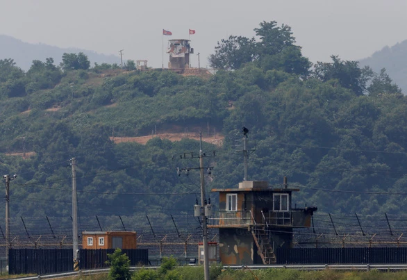 Một đồn gác của Triều Tiên gần biên giới với Hàn Quốc, ảnh chụp ngày 17-6 - Ảnh: REUTERS