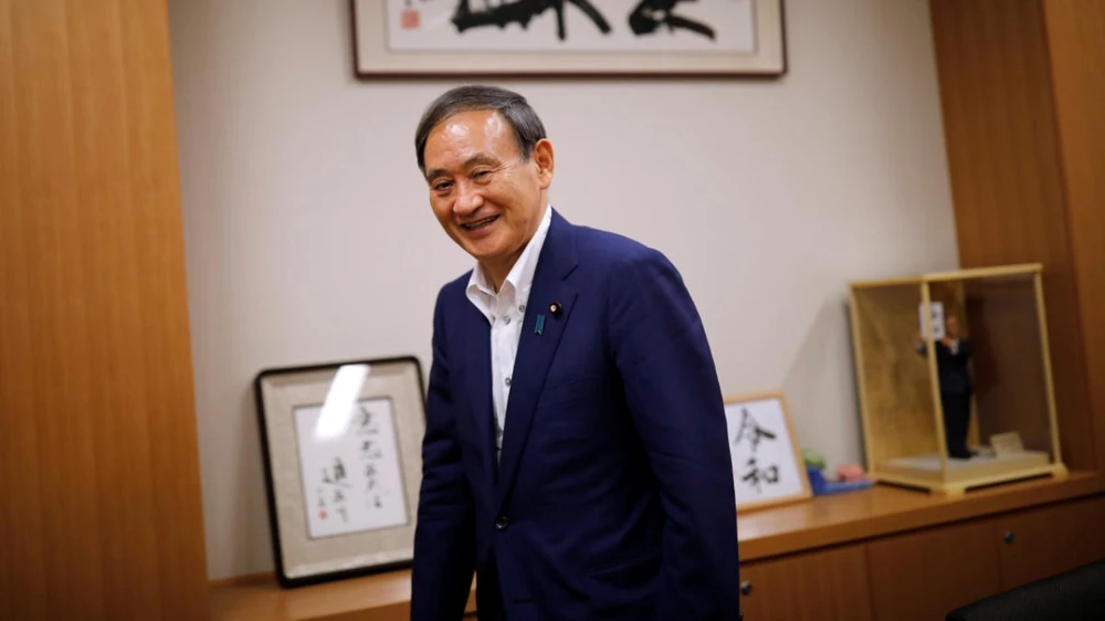  Tân thủ tướng Nhật Bản Yoshihide Suga từ vườn dâu nông thôn đến thảm đỏ chính trị. Ảnh: Reuters