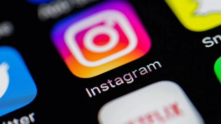 Facebook bị cáo buộc xem lén người dùng Instagram qua camera
