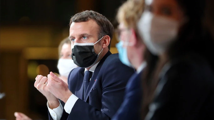 Tổng thống Pháp Macron phát biểu trong một sự kiện về khí hậu ngày 14-12 ở Paris. Ảnh: AP
