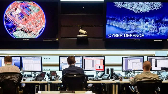 Các nhà phân tích tại GCHQ sẽ sử dụng AI để giải quyết các ‘trại troll’ lan truyền thông tin sai lệch cũng như các cuộc tấn công mạng và mạng tội phạm © Ben Birchall / Getty Images
