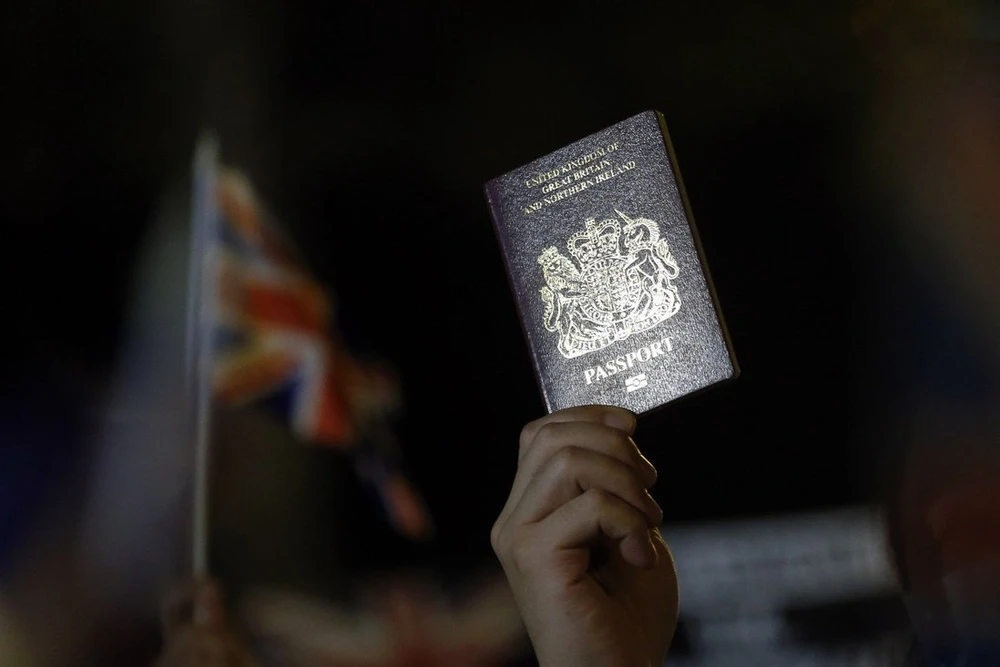 Một thị thực mới cung cấp cho hàng triệu người Hồng Kông một con đường trở thành công dân Anh. Ảnh: EPA-EFE