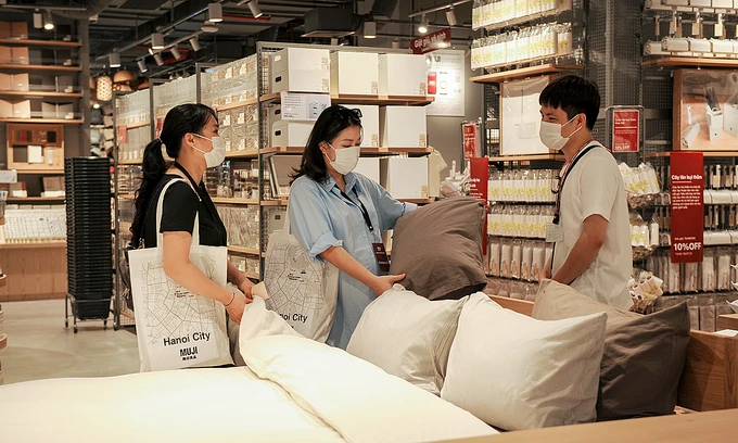 People check pillows inside Muji's first store in Hanoi. Photo by VnExpress.