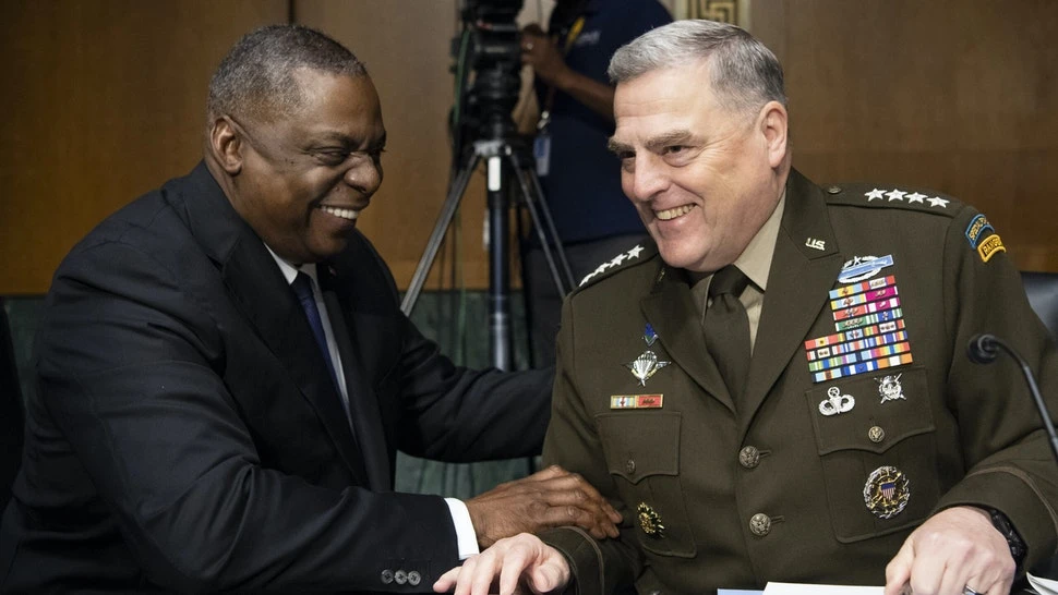 Bộ trưởng Quốc phòng Lloyd Austin, trái, và Chủ tịch Hội đồng Tham mưu trưởng Liên quân, Tướng Mark Milley. @Caroline Brehman-Pool/Getty Images