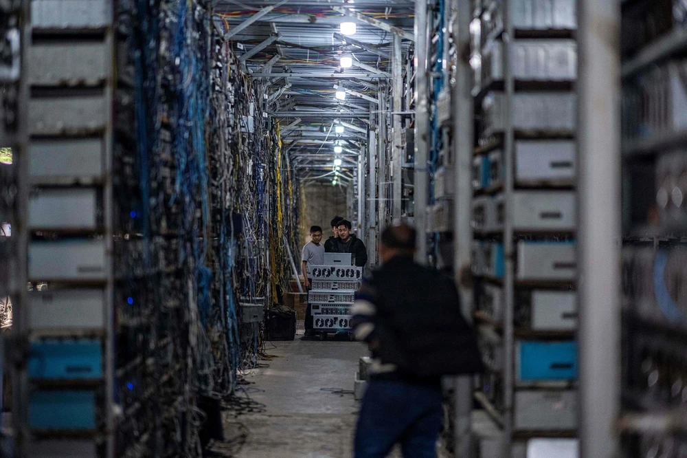 Những người khai thác tiền điện tử tại Trung Quốc ngày càng có nhiều “kế sách” nhằm thoát khỏi sự truy lùng của chính phủ. Ảnh: Getty Images.