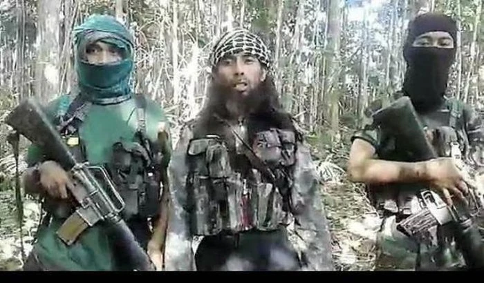 Ali Kalora (ảnh giữa) là thủ lĩnh Mạng lưới phiến quân thánh chiến Đông Indonesia