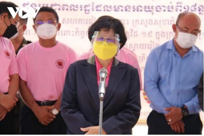Bà Or Vandine, Quốc vụ khanh Bộ Y tế kiêm Chủ tịch ủy ban tiêm chủng Covid-19 của Campuchia.