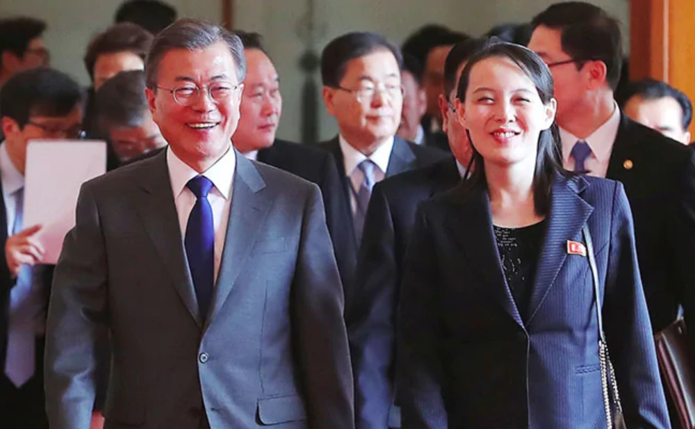  Tổng thống Moon Jae-in cùng bà Kim Yo Jong dự tiệc trưa tại Nhà Xanh năm 2018. Ảnh: Reuters