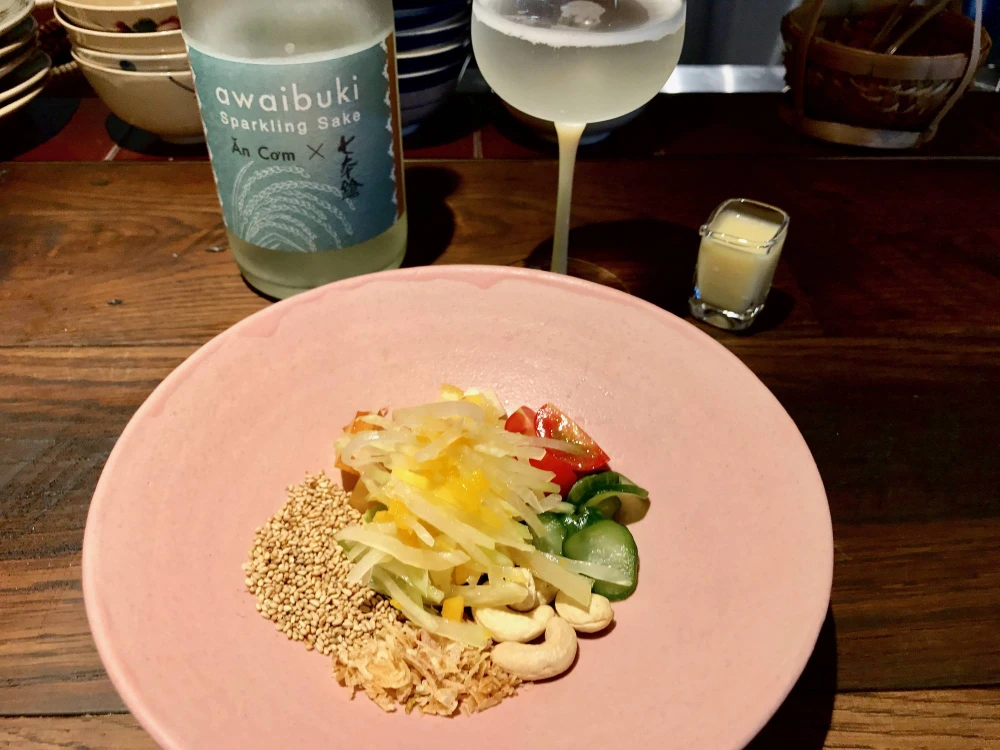 Craving something textured and aromatic? An Com’s green papaya salad, paired with sparkling Awaibuki sake from Tomita Shuzo, could be the answer. | ROBBIE SWINNERTON