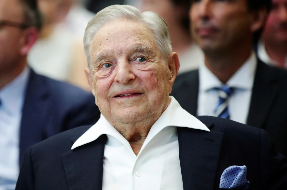 Nhà đầu tư tỷ phú George Soros bị cáo buộc đã nhận được một số gói cứu trợ khi COVID-19 đạt đỉnh. Nguồn ảnh: Reuters.