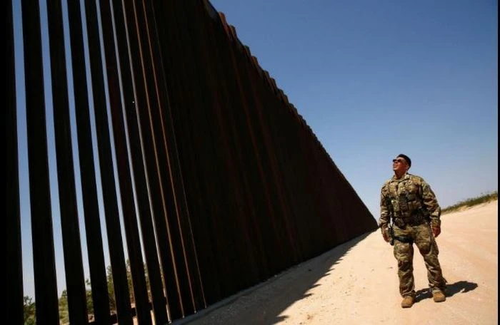 Một đoạn bức tường biên giới giữa Mexico và Mỹ. Ảnh: Reuters