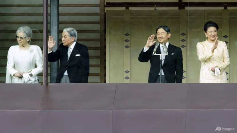 Hoàng đế Naruhito (thứ hai từ phải sang), Hoàng hậu Masako (phải), Hoàng hậu Michiko và Nhật hoàng Akihito. Ảnh: AP.