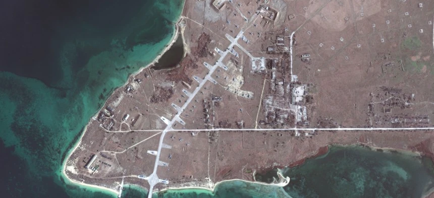 Hình ảnh vệ tinh cho thấy sự đồn trú của trực thăng tấn công trên bán đảo Crimea @ Maxar Technologies