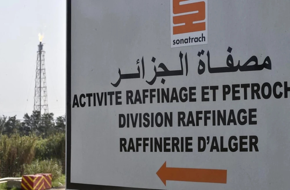 Khu liên hợp lọc dầu Algiers ở ngoại ô Baraki phía đông nam thủ đô Algeria, vào ngày 24 tháng 2 (AFP / File)