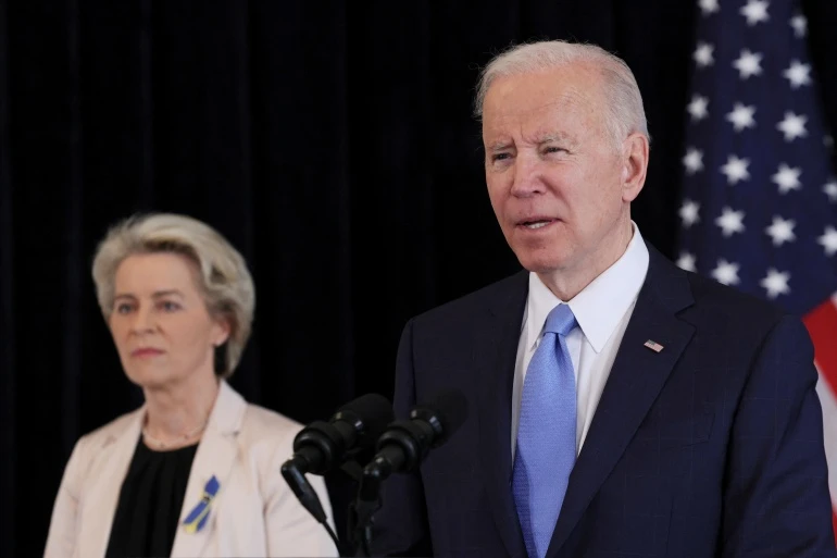 Tổng thống Hoa Kỳ Joe Biden đưa ra một tuyên bố báo chí chung với Chủ tịch Ủy ban Châu Âu Ursula von der Leyen tại Phái bộ Hoa Kỳ ở Brussels, Bỉ [Evelyn Hockstein / Reuters]