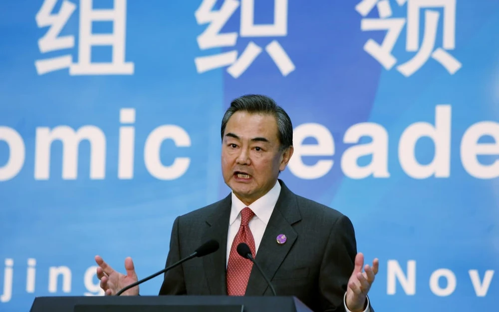 Bộ trưởng Ngoại giao Trung Quốc Vương Nghị phát biểu trong cuộc họp báo ở Bắc Kinh ngày 8/11/2021. Ảnh: REUTERS