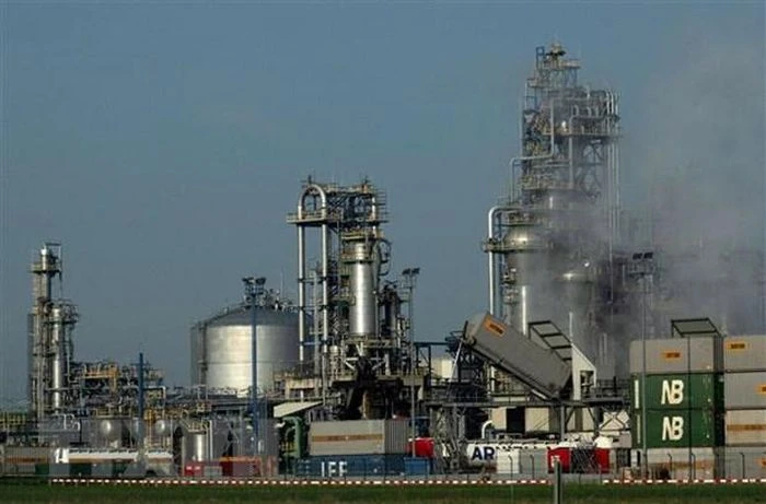 Toàn cảnh nhà máy lọc dầu OMV lớn nhất của Áo ở Schwechat, gần Vienna. (Ảnh: AFP/TTXVN)
