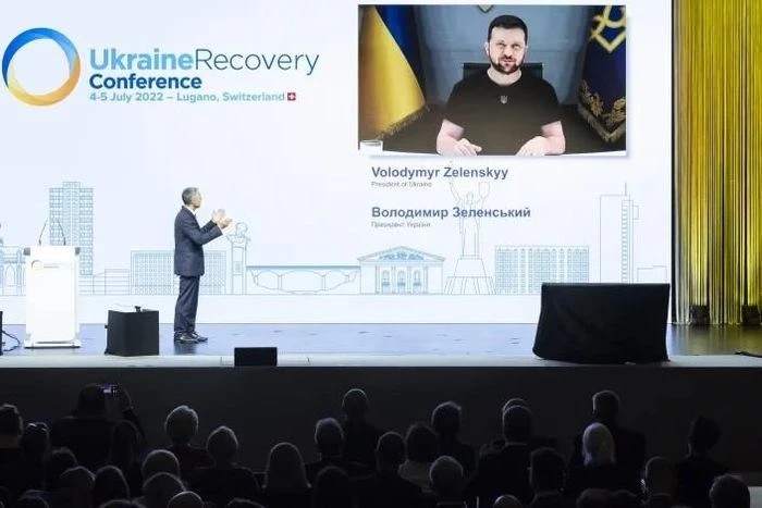 Tổng thống Zelensky phát biểu trực tuyến tại Hội nghị tái thiết Ukraine, ngày 4/7. (Nguồn: AP)