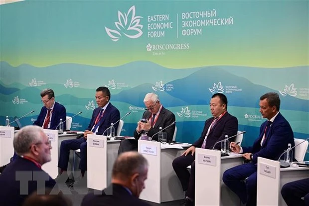 Các diễn giả tại buổi Đối thoại kinh doanh Nga-Việt trong khuôn khổ Diễn đàn Kinh tế phương Đông 2022. (Ảnh: TTXVN) 