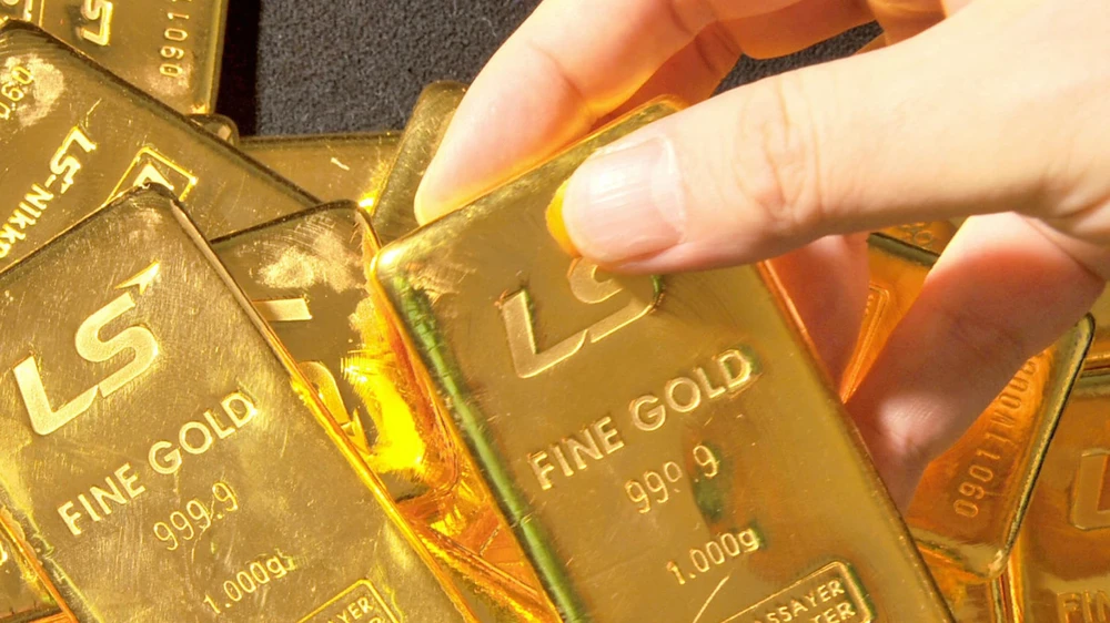 Giá vàng 19/4: 57,8 triệu đồng/lượng, vàng phục hồi trên 2.000 USD khi đô la Mỹ giảm