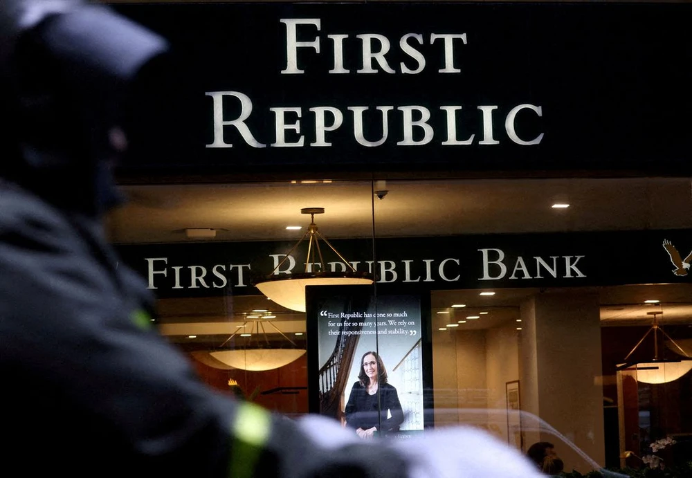 Tiền gửi của Ngân hàng First Republic giảm hơn 100 tỷ đô la 