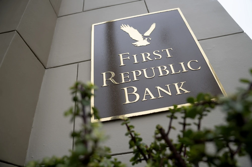 Cố phiếu First Republic Bank lao dốc 41%, khủng hoảng manh nha
