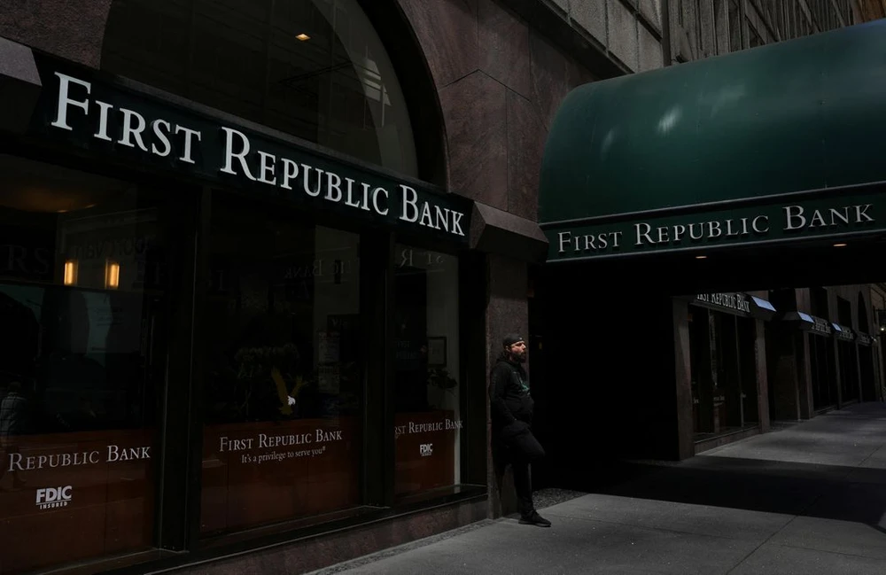 FDIC chuẩn bị tiếp quản Ngân hàng First Republic 