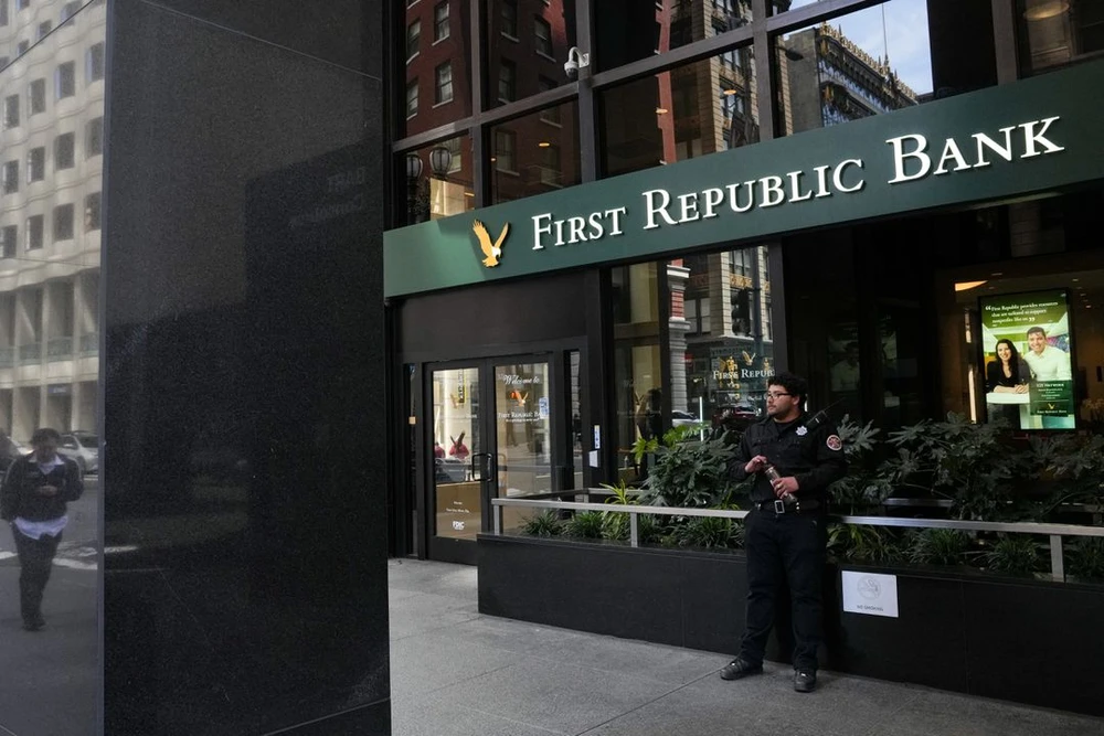 JPMorgan mua lại tài sản của First Republic Bank, kế thừa tiền gửi