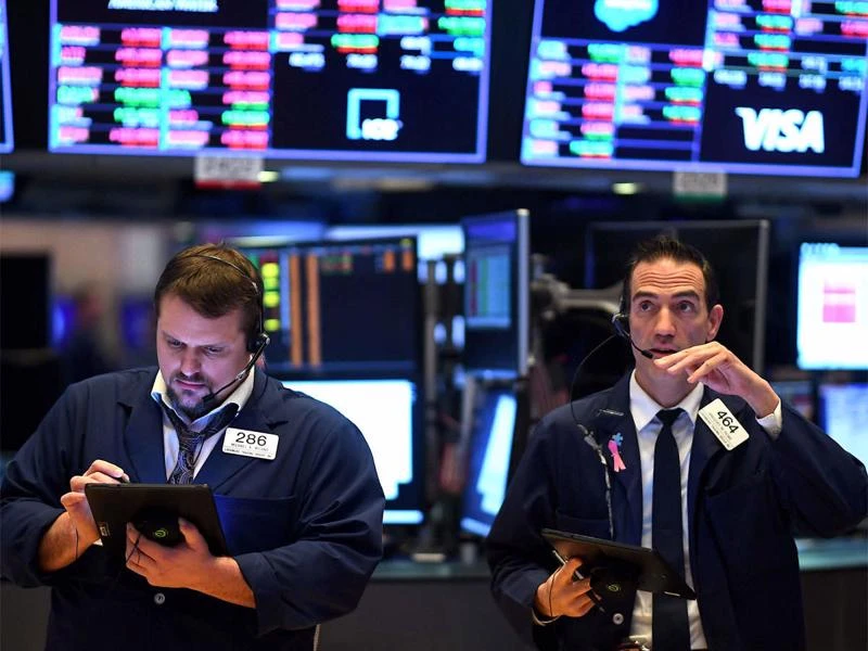 Dow Jones nhuộm đỏ 4 phiên liền; Dầu trượt giá trước các cuộc đàm phán về trần nợ