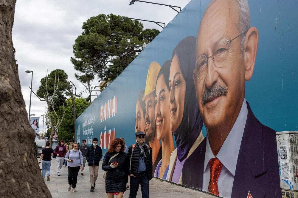 Người dân Thổ Nhĩ Kỳ đi bỏ phiếu, có thể chấm dứt 20 năm cầm quyền của Tổng thống Erdogan